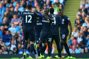 שחקני ווסטהאם חוגגים. יפתיעו את המוליכה?