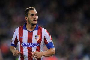 קוקה. סיטי וצ'לסי מחזרות אחריו