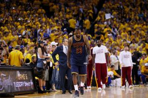 ג'יימס. נשאר לבד במערכה