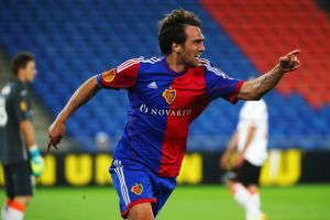 דלגאדו. עלה מהספסל וכבש