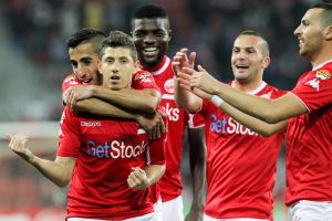 מליקסון מנצח על החבורה באדום