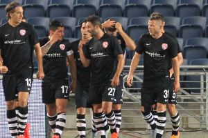 שחקני ת'ון בישראל. הצוות המקצועי שומר עליהם