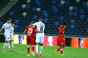 אופיר מזרחי מנחם את אדריאן רוצ'ט