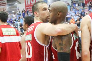 רייט זוכה לחיבוק מהלפרין. עשה את ההבדל