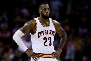 ג'יימס. כנראה שזה לא מנחם אותו