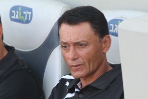 מנדיונדו. ההנהלה הבטיחה לי חלוץ