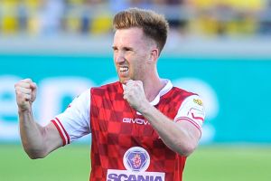 במומ גם עם קבוצות מחול. ז'אורז'יניו