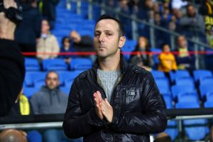 צרפתי. ימשיך לכהן כמאמן