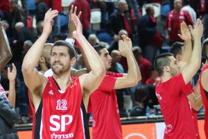 הפעם הקהל התנהג יפה. נאור מודה בסיום