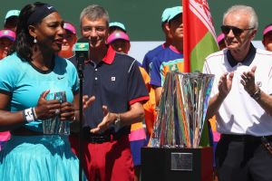 וויליאמס עם מור. צריכות לרדת על הברכיים