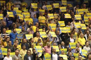 אוהדי מכבי. הביקוש גדול בהרבה מההיצע