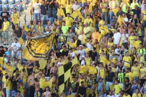 אוהדי נתניה. התפרעו מול מכבי פתח תקווה