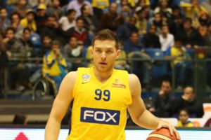 מקל. אחד היחידים שהגיעו למשחק