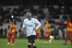 שלומי אזולאי. אני שחקן של ביתר וטוב לי שם