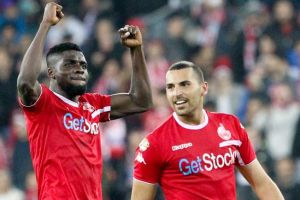 אוגו בוס. דאג לעודד את החברים