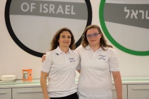 הרשקו והמאמן ענת ירון. מרגש