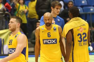 מכבי זרקה שלשות פעם אחר פעם