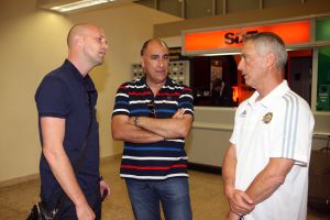 קרויף וטבק. הפור צריך ליפול על מקומי