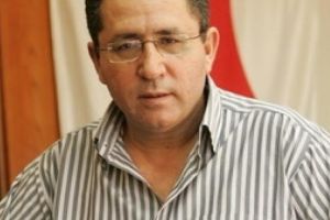 עיני. מנסה למנוע השעיית ישראט