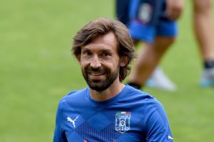 פירלו. מסירות שהורידו את היריבה על הברכיים