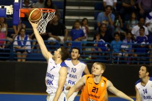 מקל. אין לו זמן רב להתלבטויות