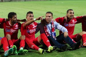 בכר מצטרף לחגיגה של שחקניו