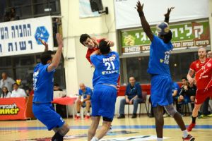 סמולר במאבק