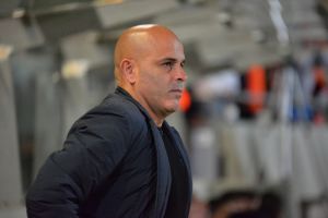 רוצה הרבה כסף. אבוקסיס