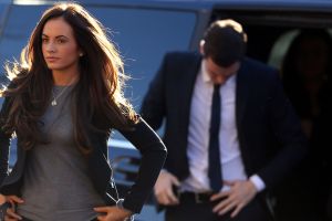 כבר לא ביחד. פלונדרס מלווה את ג'ונסון למשפט