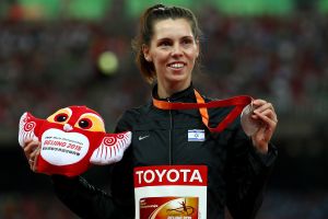 קנייזבה-מיננקו והמדליה. לה לא צריך לדאוג