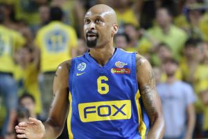 סובל מכאבים חזקים בקרסול. סמית'