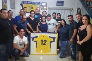 האוהדים ממשיכים לתמוך