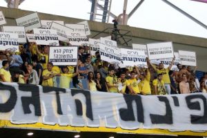 אוהדי נתניה. ממתינים לתשובה גורלית