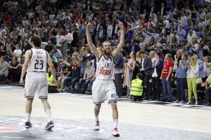 שחקני ריאל מדריד חוגגים