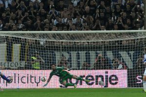 דז'קו. נתן ומיד לקח