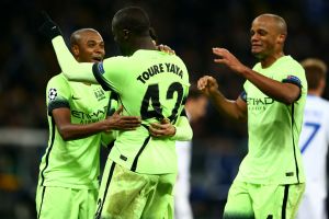 סיטי תהיה ברבע הגמר. טורה חוגג עם חברים