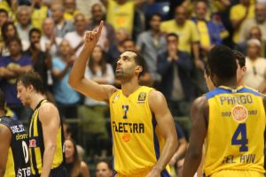 רנדל. שחקן שמחמם לך את הלב