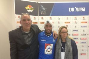 יתחיל להתאמן בשני. דיין מוצג