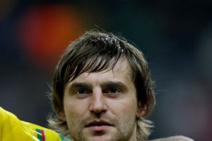 קלונאס. ינסה להרשים את בנין