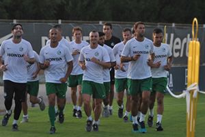שחקני מכבי חיפה. בקרוב יצטרף חבר נוסף לאימונים