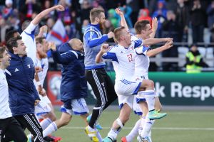 שחקני איי פארו חוגגים עוד סנסציה מול יוון