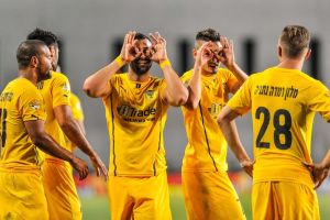 שחקני ביתר חוגגים. משחקני ליגה לאומית לכוכבים