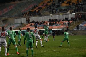 קטמון ממשיכה בבריחה מהתחתית