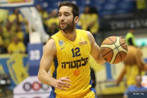 אוחיון. אם ג'יימס מקבל לפעמים בראש