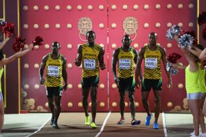 בולט והחברים בעוד מופע שליטה