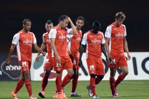 האדומים חוגגים על כפס. רק חלקם יישארו