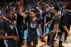 החברים עושים כבוד לקרי. עוד רגע לפנתיאון