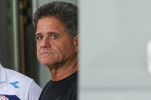 רק הוא יעשה סדר