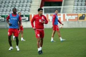 ברדה באימון המסכם על הדשא הסינטטי בת'ון