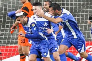 דיין חוגג כהרגלו עם כיפה לראשו